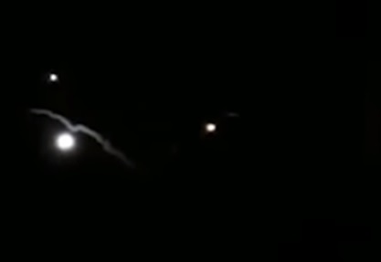 VIDEO: Posnetek nočnega raketiranja 