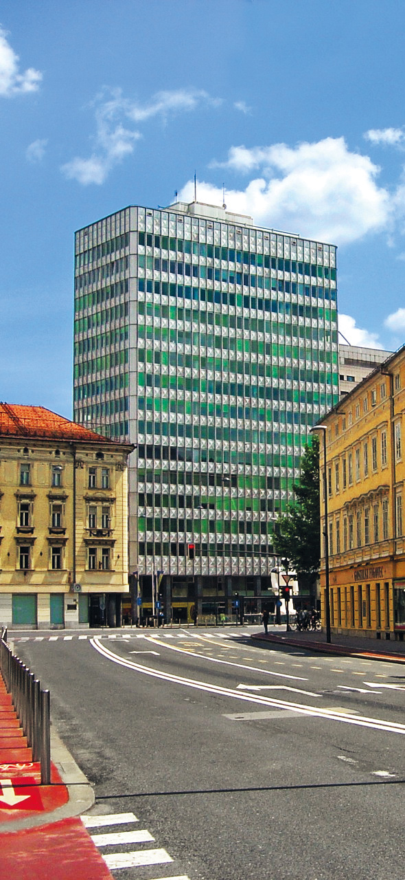 Tlorisna etažna površina v Metalki znaša približno 500 kvadratnih metrov, stavba ima 14 nadstropij, to je skupaj 7000 kvadratnih metrov površin.