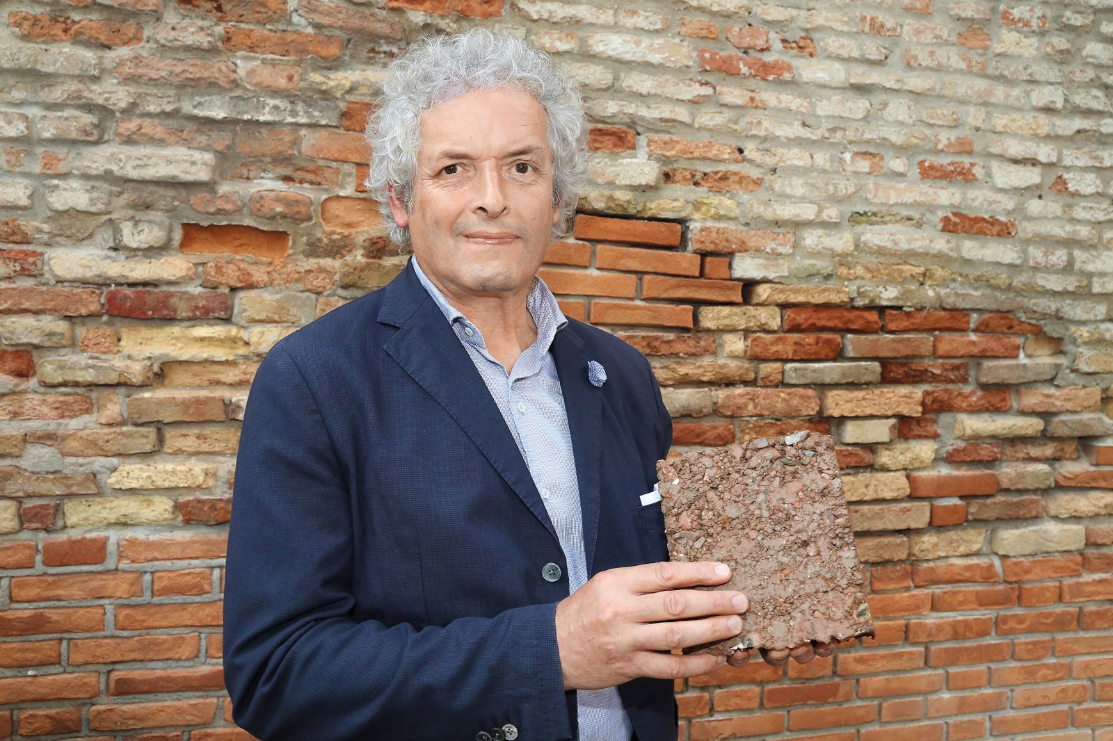 Martin Rauch, avstrijski arhitekt iz Vorarlberga, se je leta 2016 predstavil na 15. arhitekturnem bienalu v Benetkah.