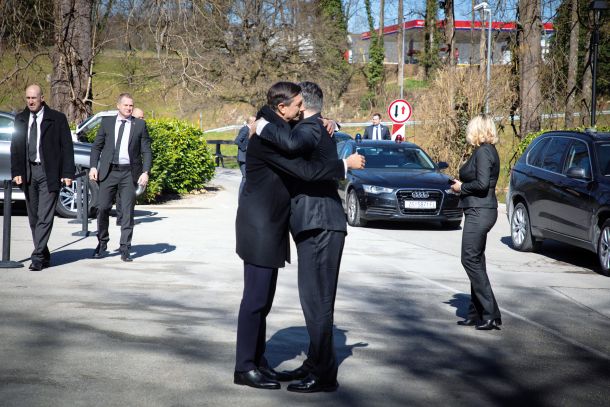 Predsednik Pahor se je prvič dobil s hrvaškim predsednikom Zoranom Milanovićem 