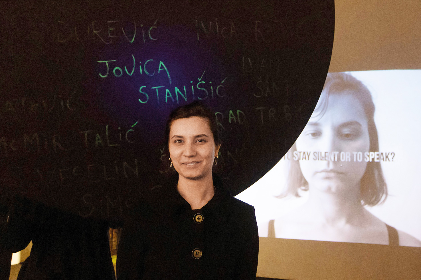 Đejmi Hadrović: Razkrivanje tančice tišine, 21. festival Rdeče zore, Galerija Alkatraz, LJ | Nada Žgank