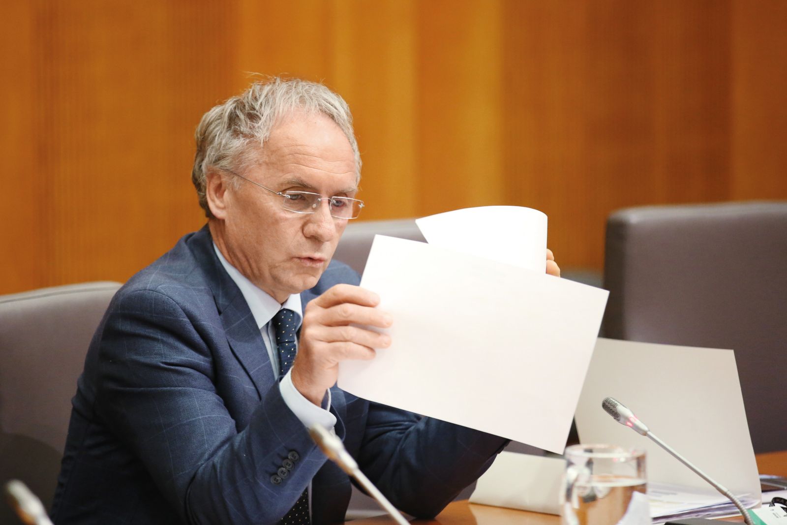 Aleš Hojs, minister za notranje zadeve in direktor Nove 24, ključnega trobila SDS, katere financiranje preiskujejo organi pregona. 