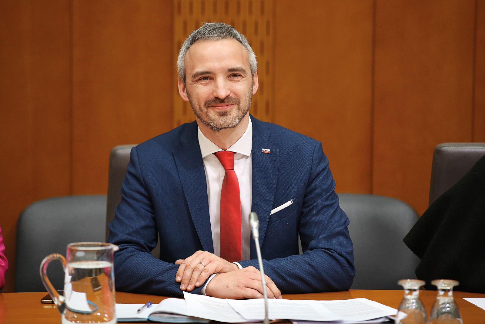 Janez Cigler Kralj, minister za delo, družino, socialne zadeve in enake možnosti, mladi in zagnan NSijevec, sicer tudi sodelavec katoliškega portala Iskreni. net in zagovornik vitke države