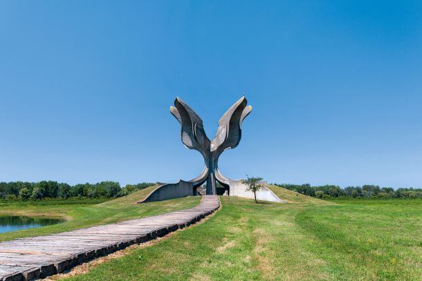 Spominski kompleks Jasenovac, Jasenovac, Hrvaška, 1966, arhitekt Bogdan Bogdanović.