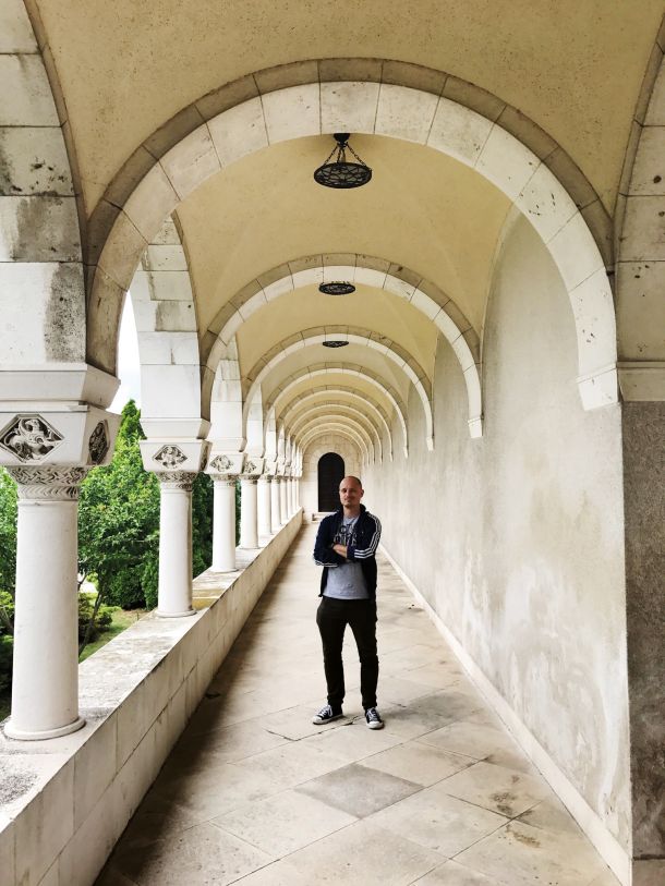 Tine Aćimović, turistični vodnik in vodja potovalnih turističnih tur napoveduje, da se turizem ne bo pobral vsaj do jeseni.