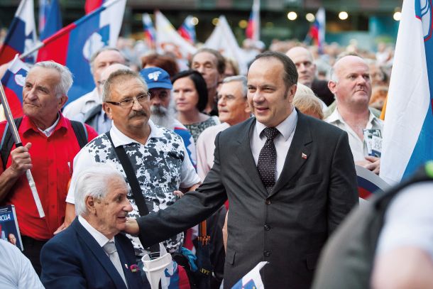 Branko Grims se vrača v polnem sijaju, znova grozi, da bo vlada vzela denar nepravim nevladnim organizacijam