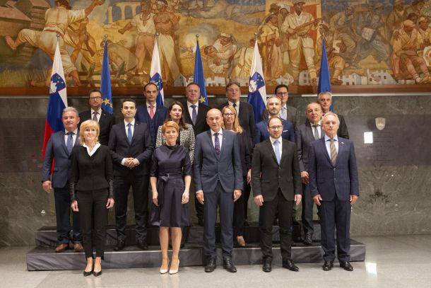 Ministrska ekipa tretje Janševe vlade ... in najbolje plačana vlada v Sloveniji do zdaj