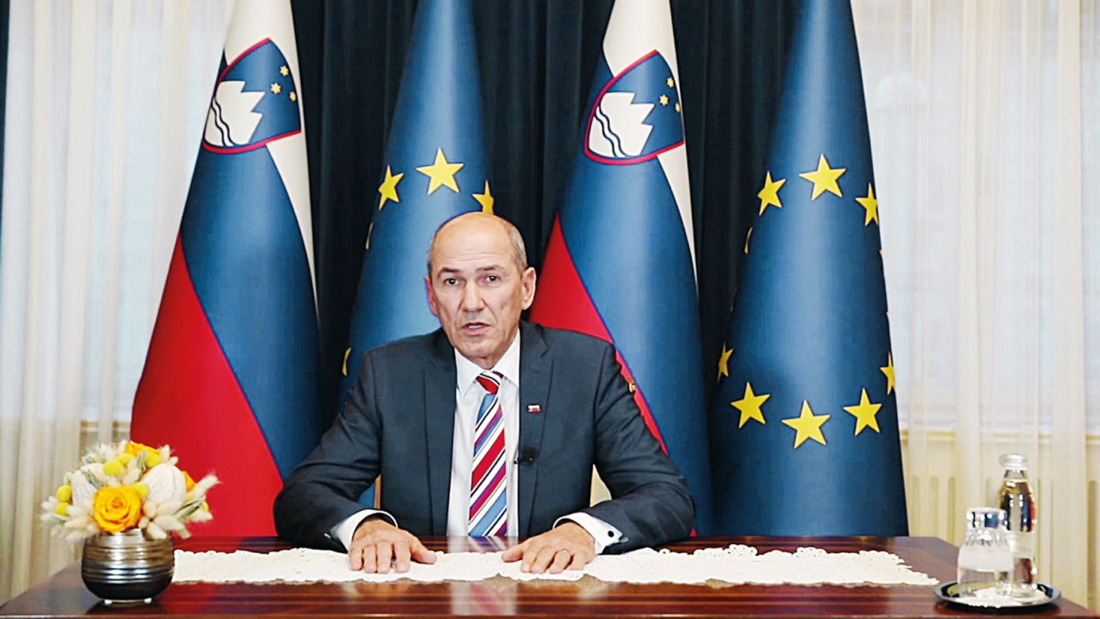 Janšev nagovor naciji: zakaj je treba ljudi, ki so že itak prestrašeni, še dodatno strašiti z vojnami in podobnim?