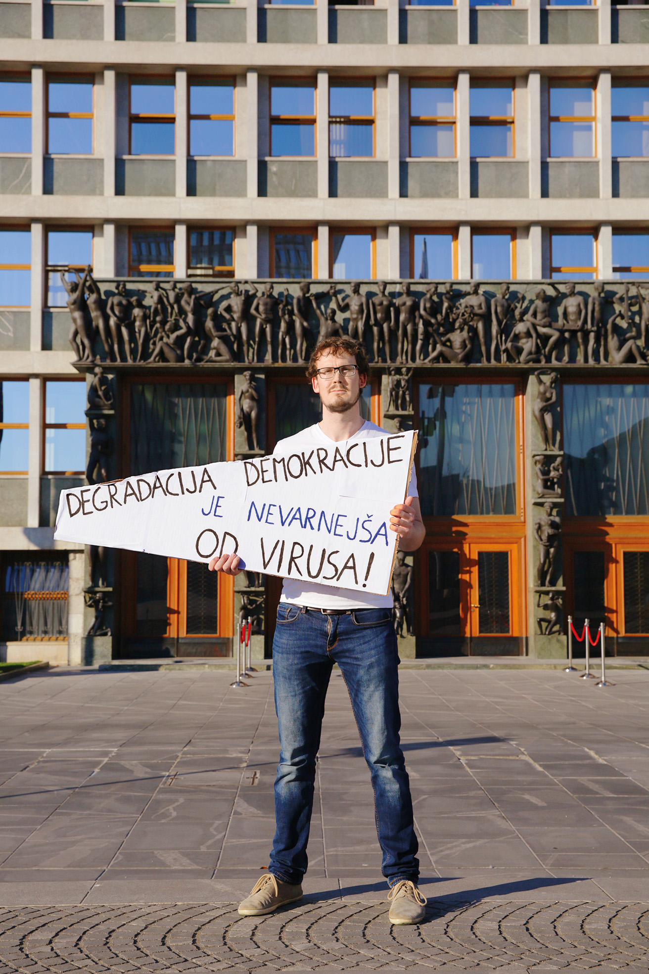 Med izredno sejo državnega zbora, LJ | Borut Krajnc