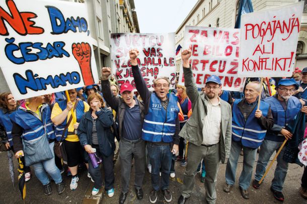 Branimir Štrukelj, predsednik, na enem od shodov sindikatov v Ljubljani