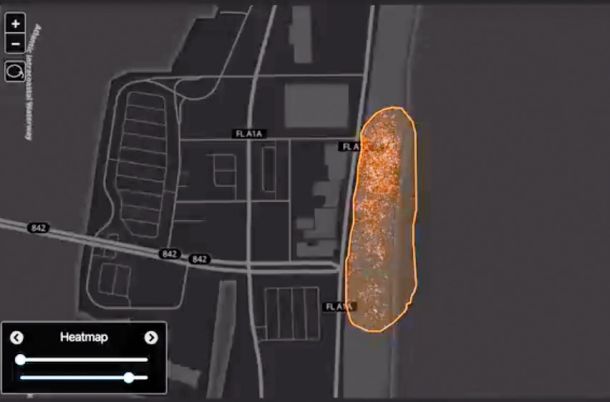 Primer uporabe mobilnih lokacijskih podatkov: leva slika prikazuje skupino mladostnikov, ki so se marca letos zabavali na obali Floride, ZDA. Desna slika pa, kam so se kasneje ti posamezniki razkropili. Vsaka pika predstavlja mobilni telefon. Podjetje je podatke kupilo od ponudnikov aplikacij za mobilne telefone, recimo aplikacij, ki prikazujejo vreme, a si hkrati zapomnijo položaj uporabnika.