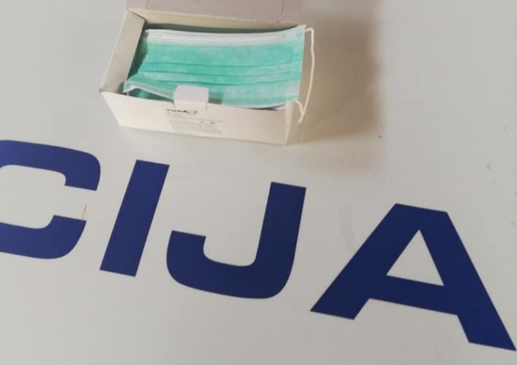 Ministrstvo daje policistom neuporabne maske