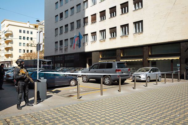 Varovana dostava svežih evrskih bankovcev na Štefanovi v Ljubljani 