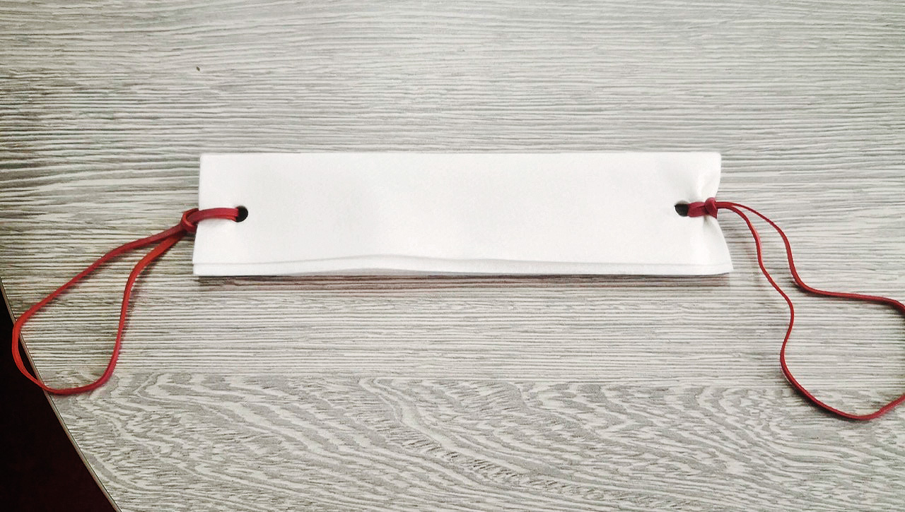 Zavod za blagovne rezerve je pri podjetjih Korez Sorting in Zaščita Lukač po pogodbah naročil za skupaj 860.000 evrov mask iz papirja in gumic. Cena za kos je okoli 80 centov, v trgovini pa sestavine za eno masko stanejo manj kot dva centa. Razlika je stvar ročnih spretnosti in podjetniške žilice.