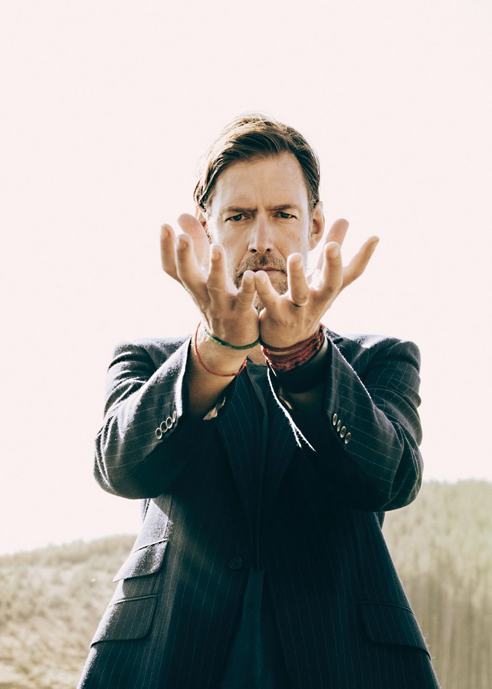 Earth je izrazito osebno delo, s katerim bo O’Brien po petintridesetih letih naposled upravičeno stopil iz sence zasedbe Radiohead.