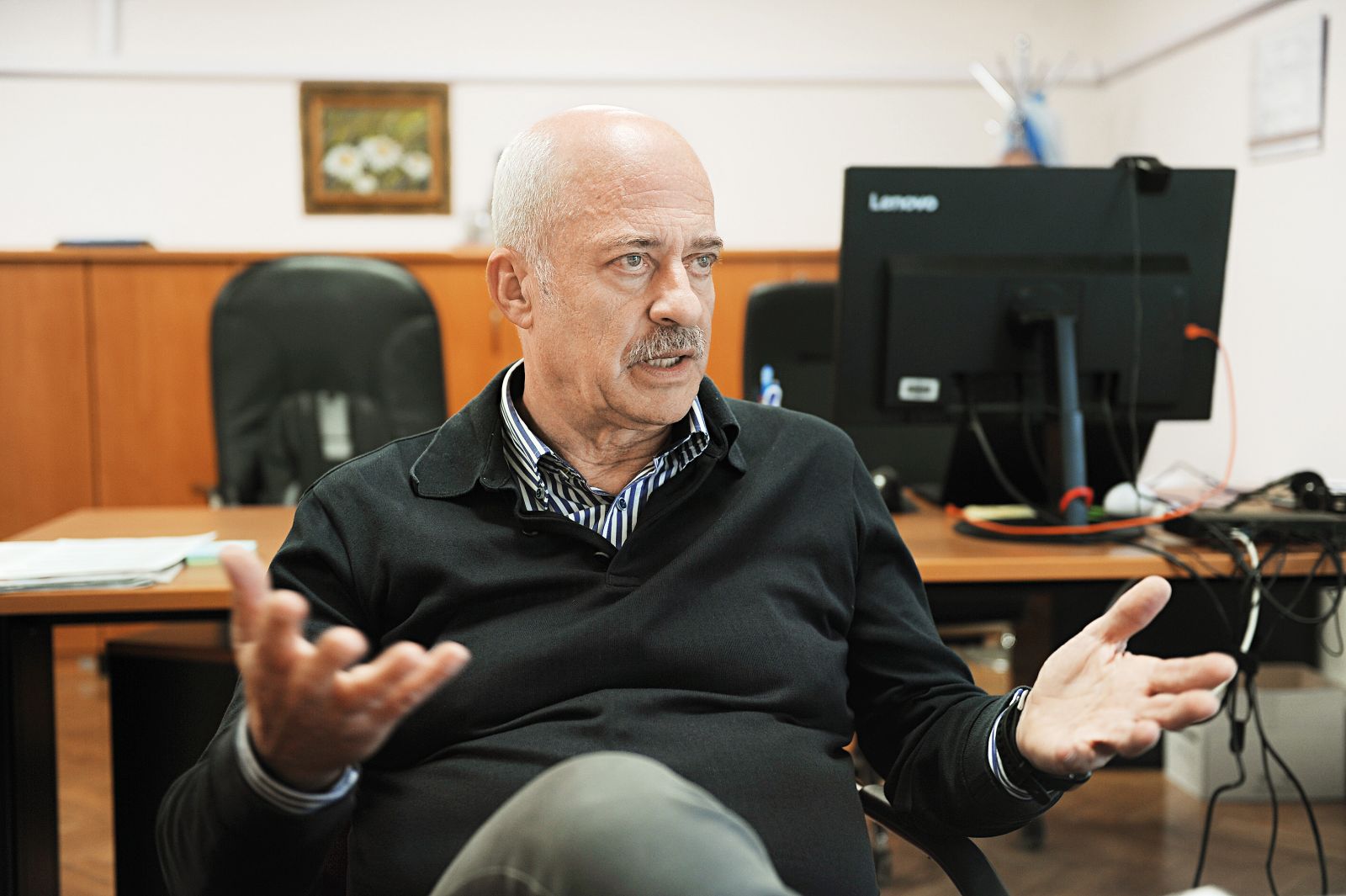 »Tisti, ki pridejo kljub bolezni v službo, so pri nas velikokrat obravnavani kot glavni heroji.« V.d. direktorja NIJZ dr. Ivan Eržen /