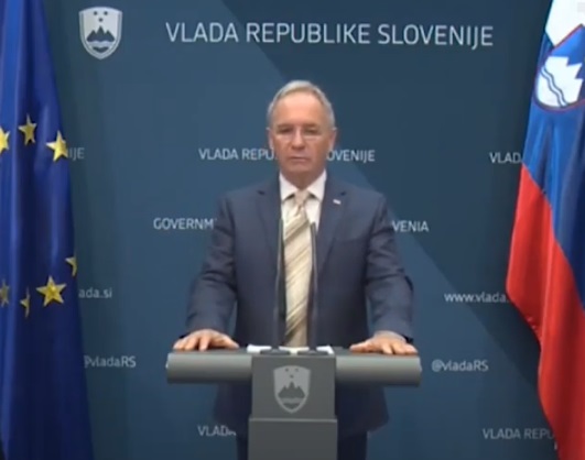 Notranji minister Aleš Hojs: »Udeležence shodov je potrebno kazensko ovaditi!«