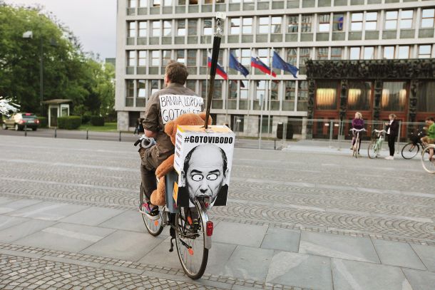 Protest na kolesih zoper vlado Janeza Janše, Trg republike, Ljubljana