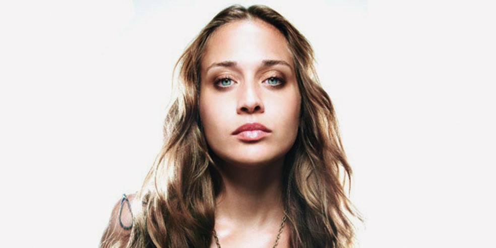Fiona Apple je odlična pripovedovalka zgodb – pripoveduje jih s slikanjem intimnih utrinkov iz svojega življenja.