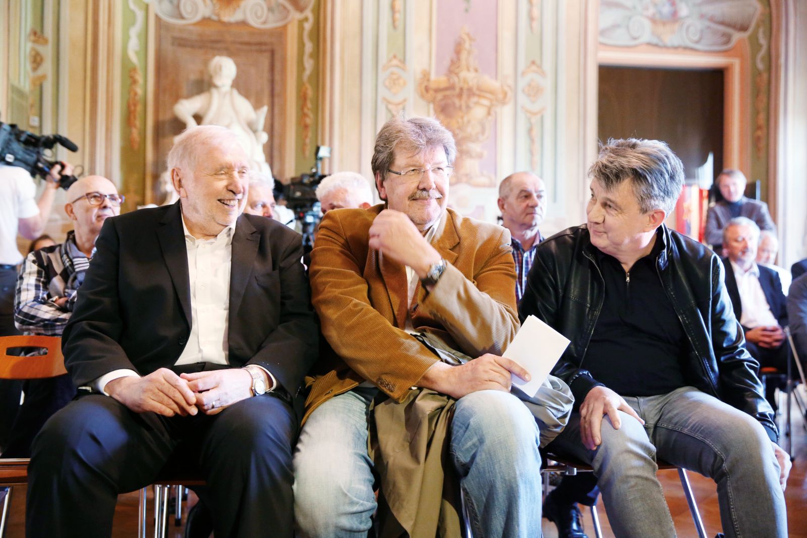 Igor Bavčar ostaja v zaporu, ki pa ga lahko zapusti, kadar se želi dobiti s starimi prijatelji | Borut Krajnc