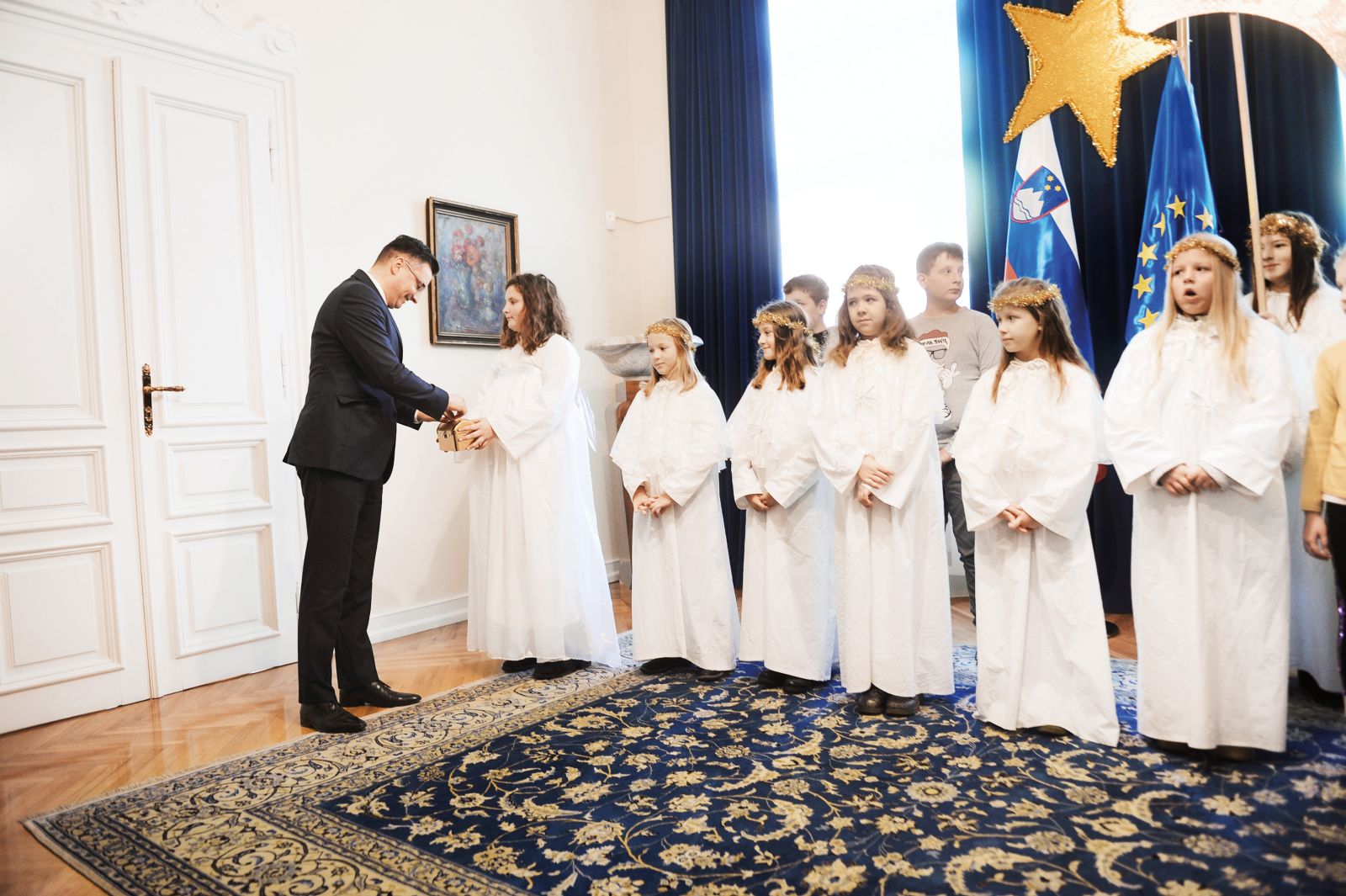 Prispevek premiera Marjana Šarca kolednikom Misijonskega središča Slovenije, ki so ob prazniku Svetih treh kraljev obiskali politični vrh, Ljubljana | Uroš Abram