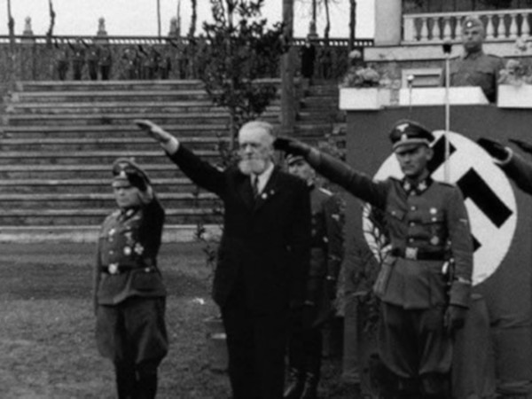 Domobranski general Leon Rupnik na stadionu za Bežigradom v Ljubljani prisega zvestobo Hitlerju in nacistični Nemčiji