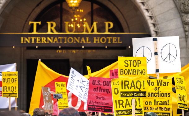 Protest pred Trumpovim hotelom v Washingtonu 
