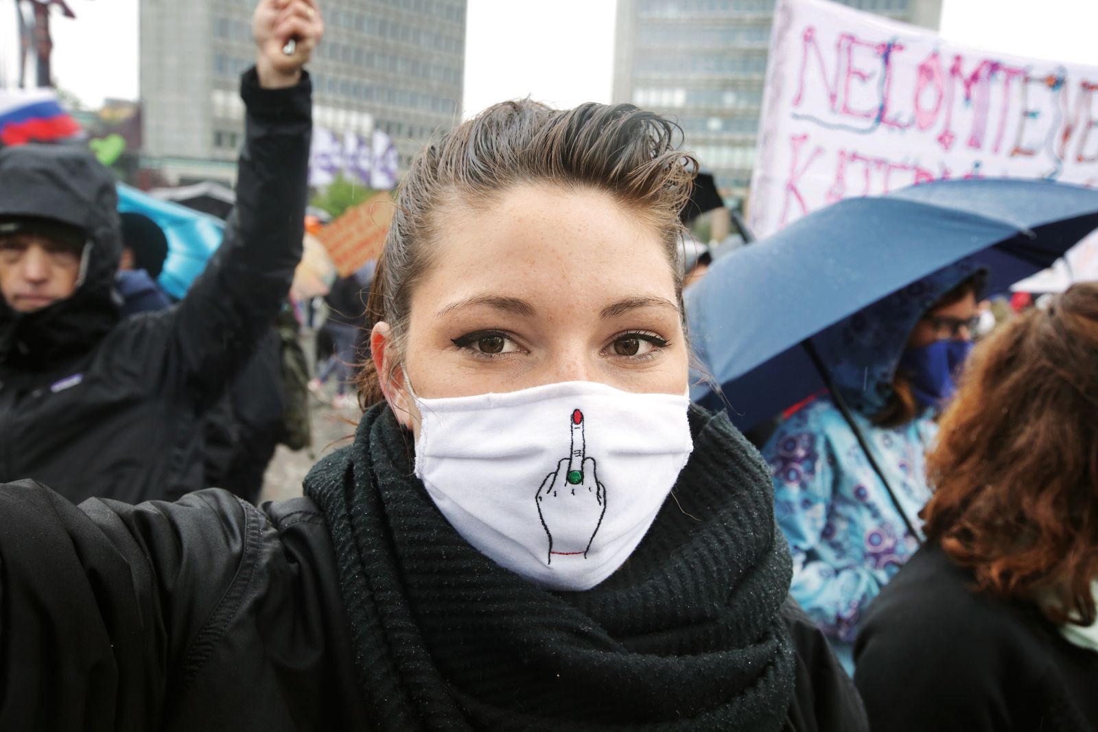 Protest »Narave ne damo« proti zakonodajnim ukrepom, ki bodo okoljevarstvenikom preprečili opravljanje poslanstva, kapitalu pa omogočili nemotene posege v okolje za potrebe »oživitve gospodarstva«, 12. maj, Trg republike, Ljubljana | Borut Krajnc