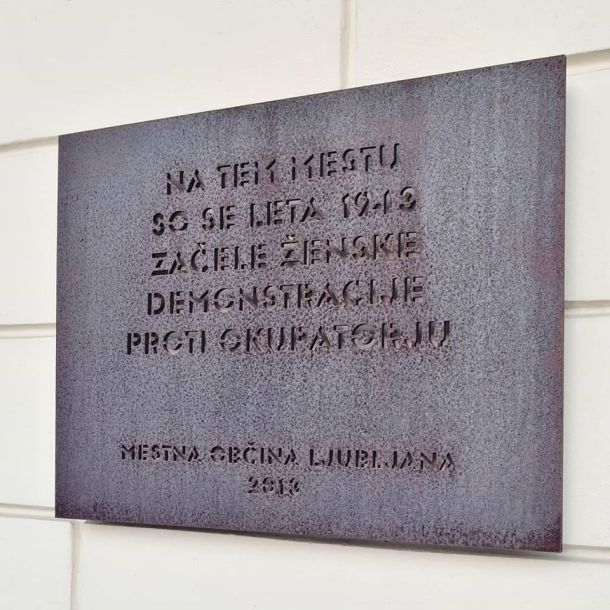 Spominska plošča demonstracijam žensk v Ljubljani