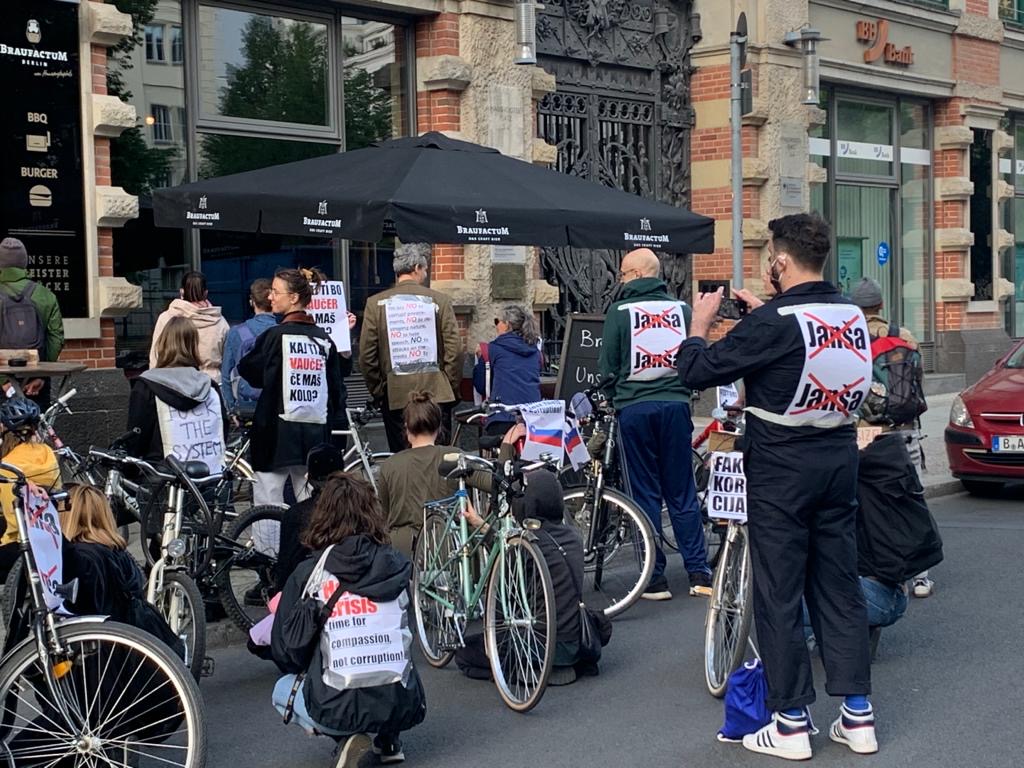 FOTO + VIDEO: Protivladni protest v Berlinu