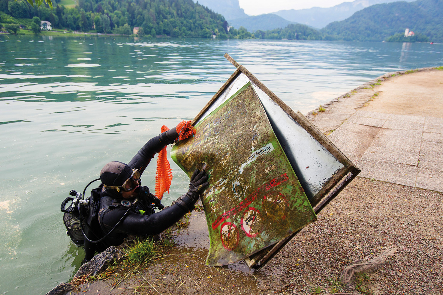 Čiščenje Blejskega jezera, Društvo za podvodne aktivnosti Bled | Luka Dakskobler