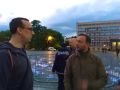 Žvižgač Ivan Gale v pogovoru z raperjem Zlatkom na Trgu republike v Ljubljani 