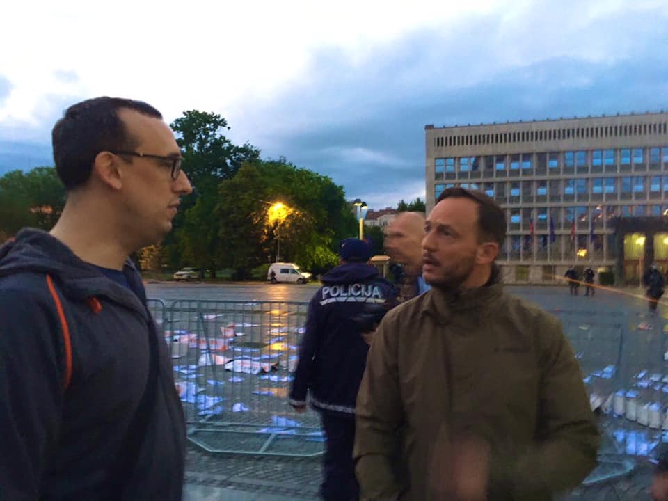 Žvižgač Ivan Gale v pogovoru z raperjem Zlatkom na Trgu republike v Ljubljani | Facebook
