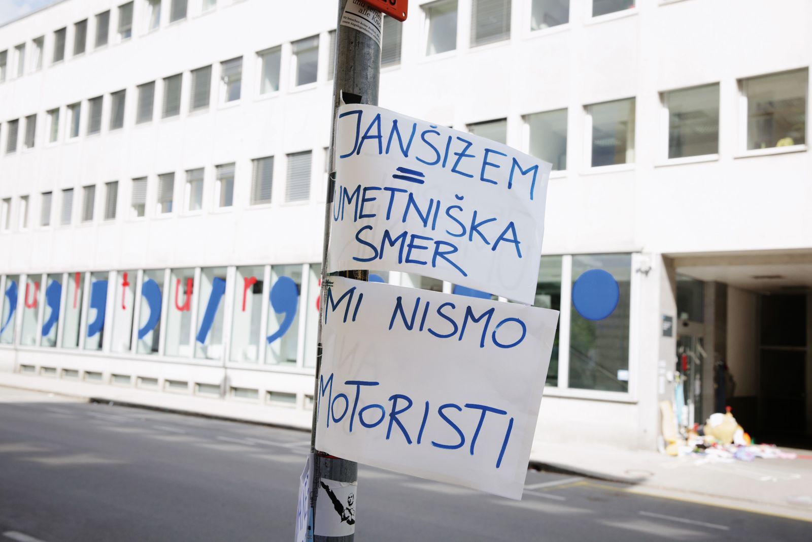 Kaj je janšizem?