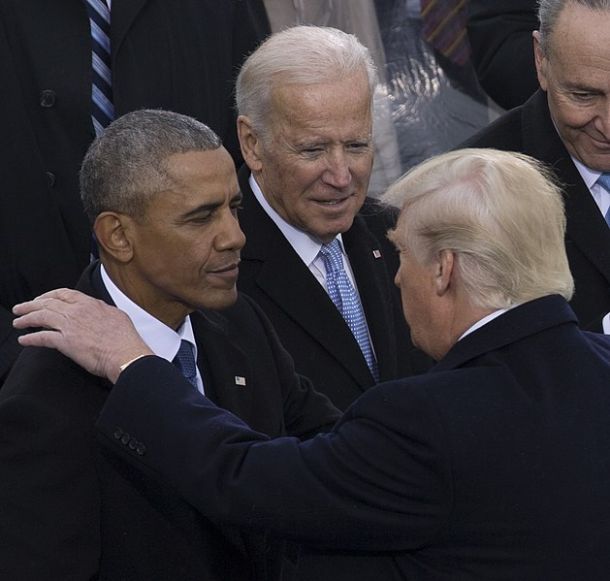 Barack Obama in Joe Biden na slovesni prisegi Donalda Trumpa kot 45. ameriškega predsednika, 20. januarja 2017