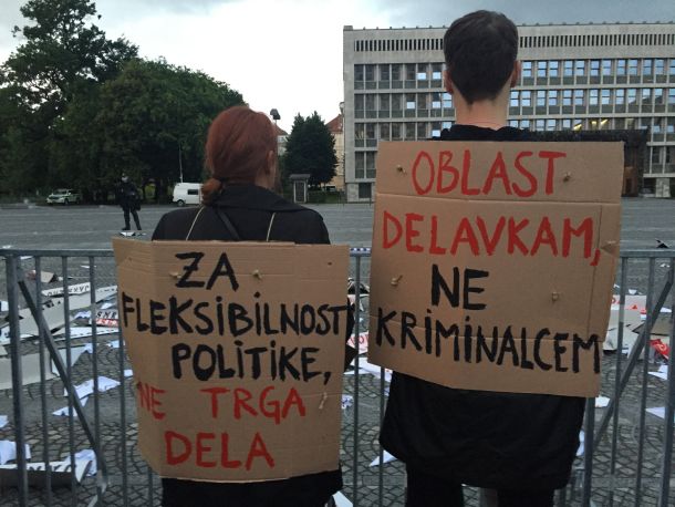 Ob koncu protesta na Trgu republike v Ljubljani