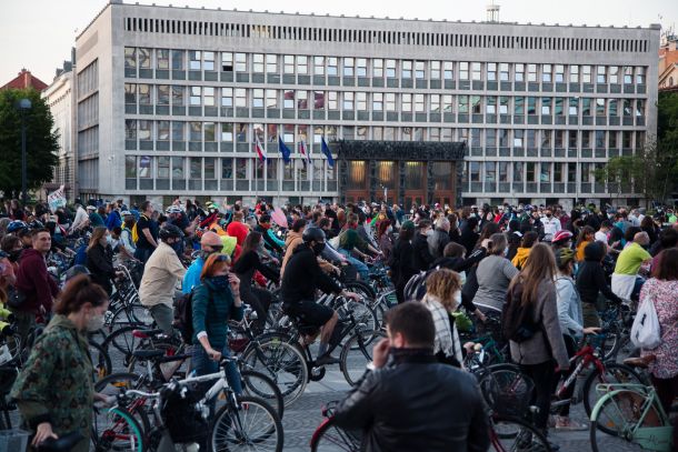 Protivladni protesti potekajo že osmi petek zapored