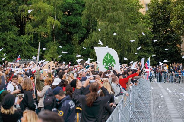 Papirnati aviončki so boljši od vojaških letal, kolesarski protest, 5. junij