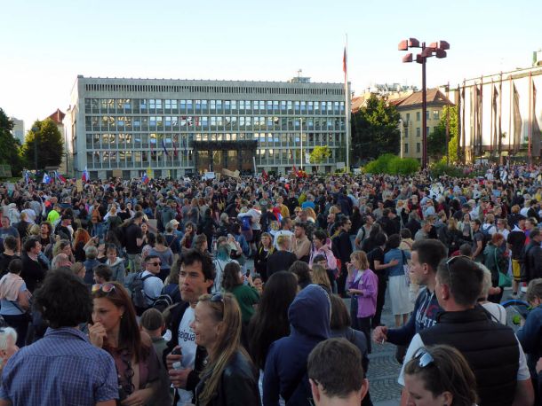 Petkovi protivladni protesti na Trgu republike