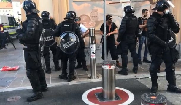 VIDEO: Policija po ljubljanskih ulicah lovi domnevne protestnike
