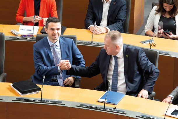 Obrambni minister Matej Tonin in gospodarski minister Zdravko Počivalšek po neuspešni interpelaciji slednjega 
