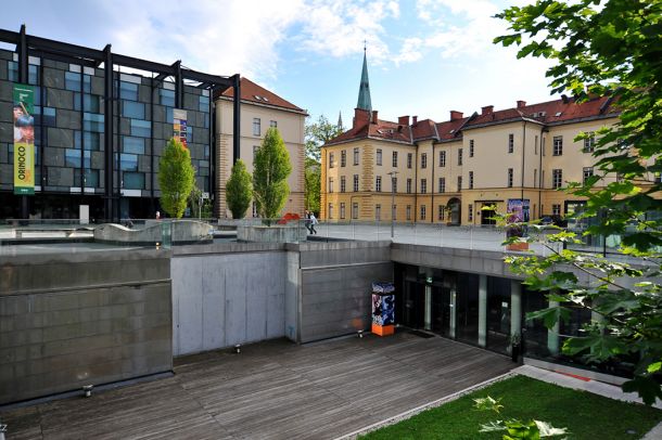 Muzejska ploščad Metelkova