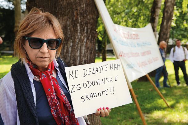 Protest zamejskih Slovencev zaradi Pahorjevega obiska fojbe pri Bazovici 