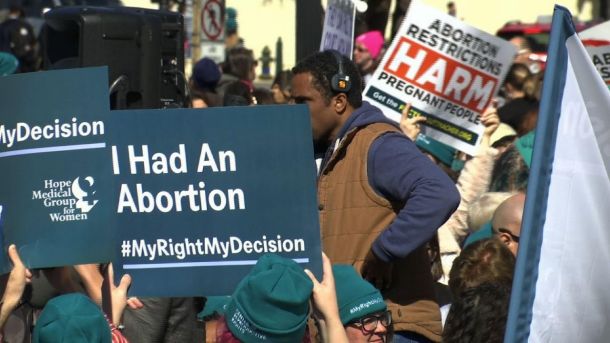 Vrhovno sodišče razveljavilo sporni zakon Louisiane o omejitvi pravice do splava