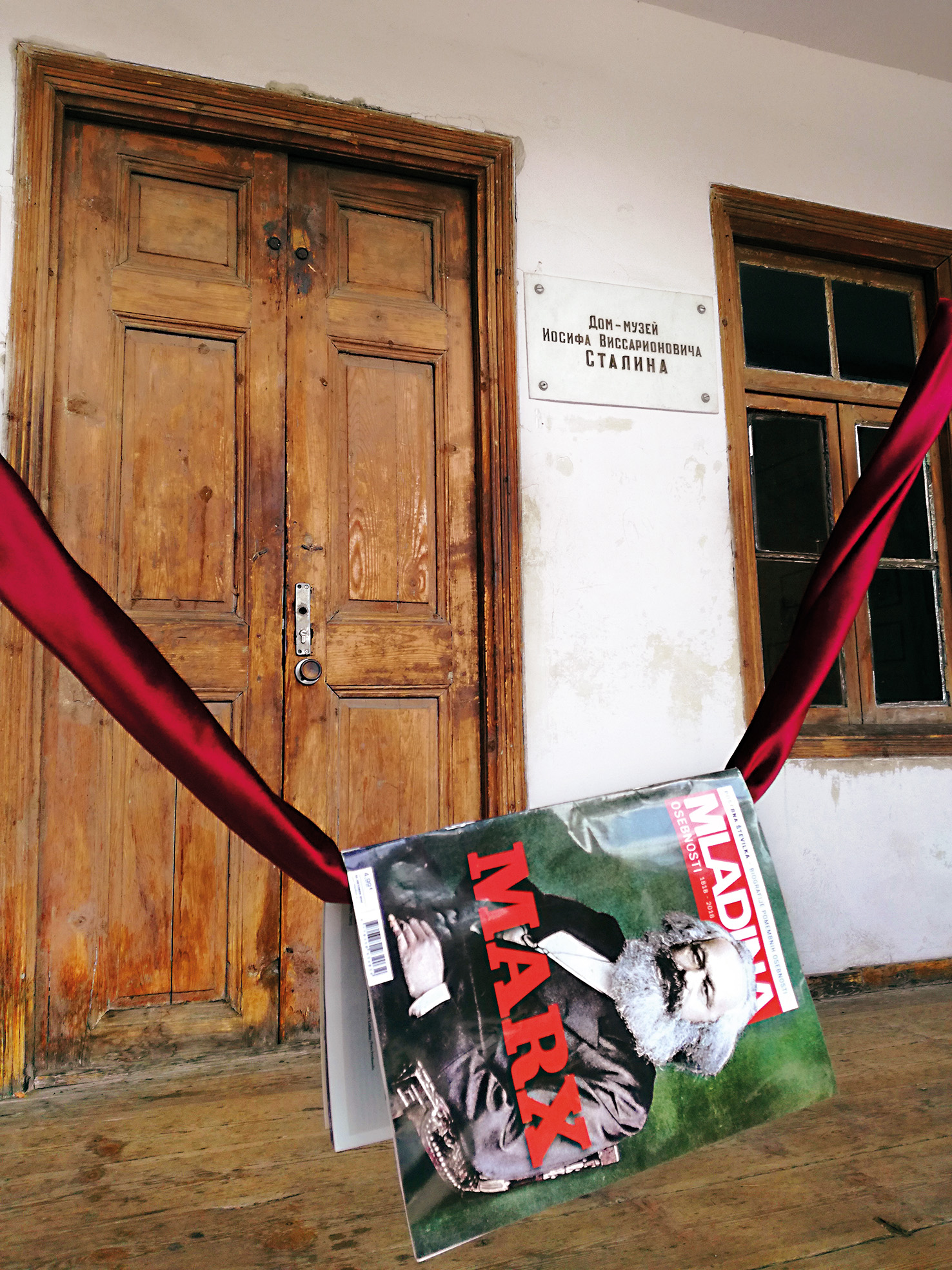 Pred rojstno hišo Josifa Džugašvilija Stalina. Gori, Gruzija | Tjaša Mazi