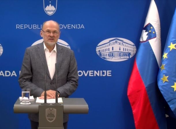 Jelko Kacin na vladni tiskovni konferenci