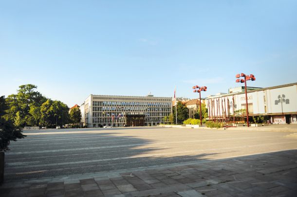 Ljubljana, 26. junij 2020, Trg republike v istem času 