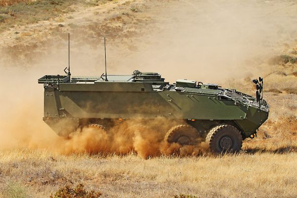 Oklepno vozilo Pirannha 8 x 8, eno izmed vojaških vozil, ki jih proizvajajo v podjetju General Dynamics European Land Systems.