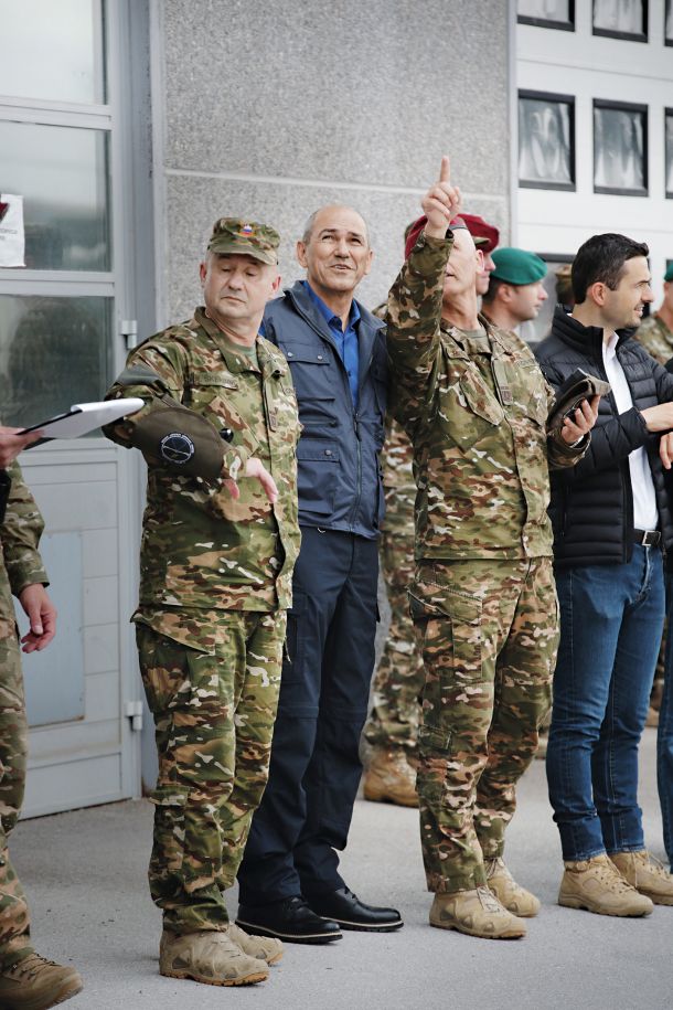 Vojaški in politični vrh na prikazu vojaške vaje Preskok 2020.
