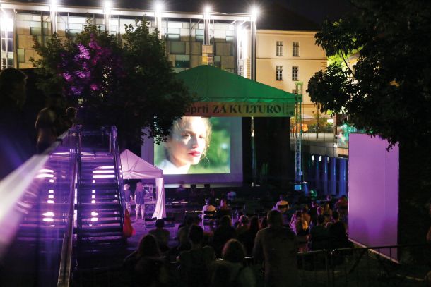 Letni kino Slovenske kinoteke na Muzejski ploščadi v Ljubljani 